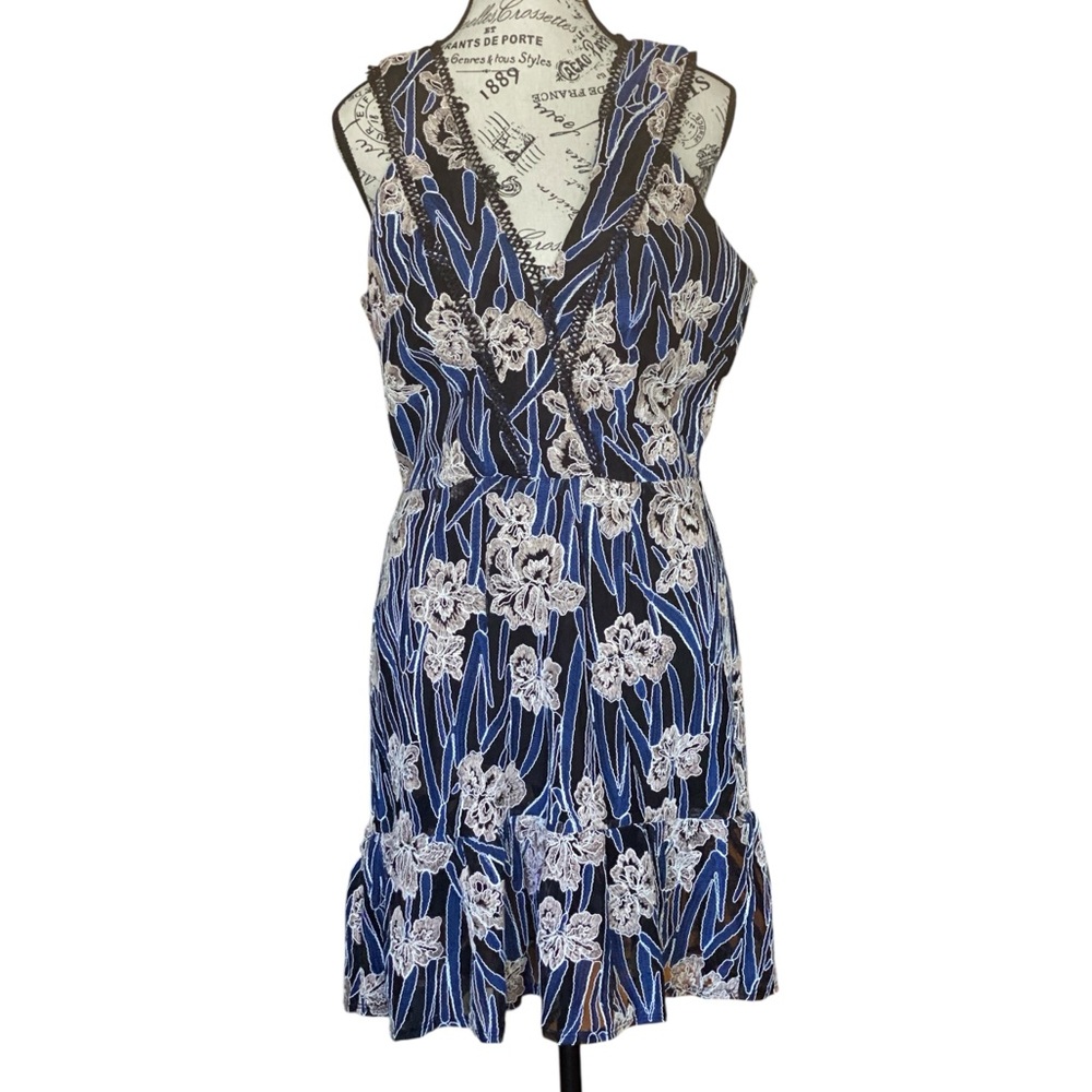 Adelyn Rae Navy & White Floral V-Neck Mini Dress